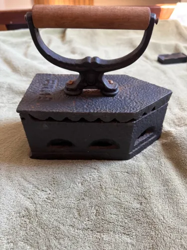 Ferro de Engomar Antigo