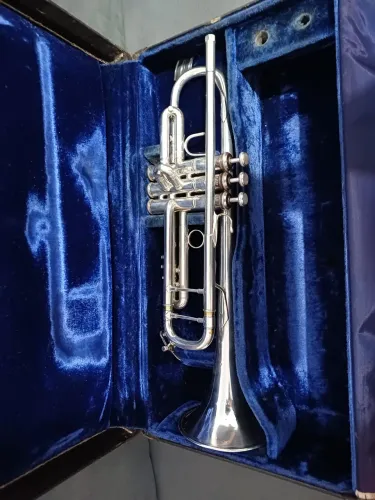 TROMPETE BACH STRADIVARIUS 37 CORPORATION 
