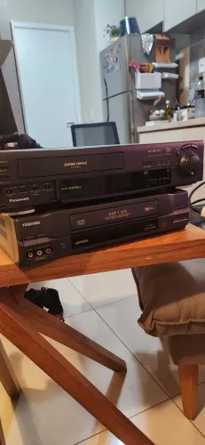 Dois Video Cassetes Panasonic e Toshiba