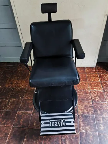 Cadeira para barbearia bom estado,
