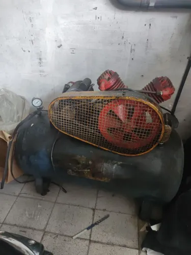 Compressor de ar industrial usado dois cilindros 
