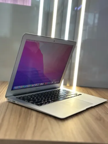 MacBook Air 2017 i5 8GB 128GB SSD 489 ciclos Cor Silver (Seminovo com garantia)