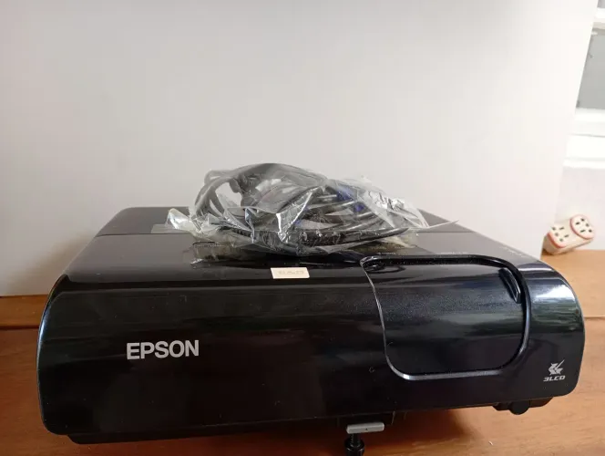 EPSON<br><br>LCD PROJECTOR MODEL 