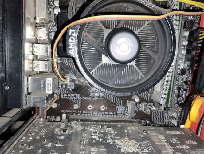 Kit Rysen 3 2200G Gigabyte leia com atenção