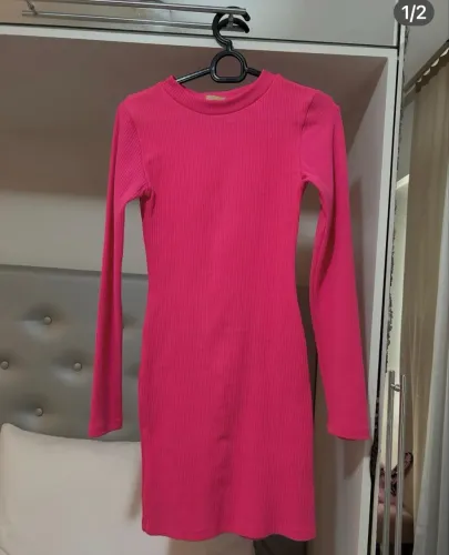 OPORTUNIDADE Vestido canelado rosa chiclete