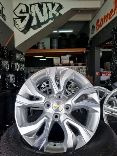 Jogo de rodas Onix Premier aro 15 4x100