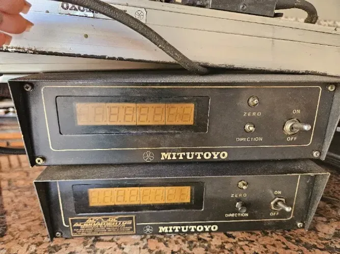 Digital para maquinas operatrizes ( eletro erosão ). Eixos "X" e "Y"