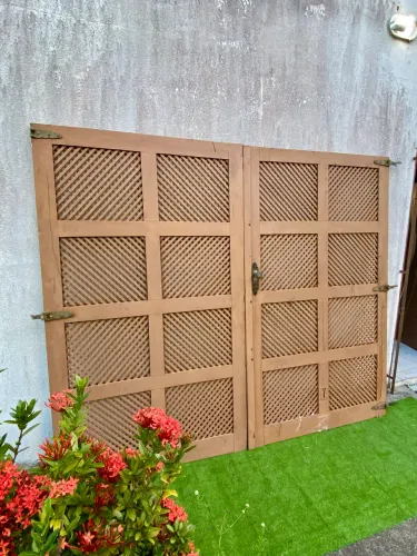 Portão em Madeira Excelente Estado