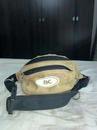Pochete ?GOODS LOGO CLASSIC? bege BARRA CREW