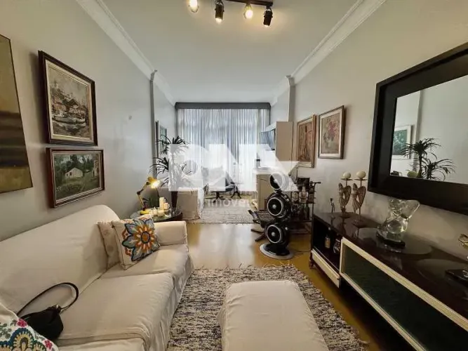 Apartamento : / Residencial / Posto 6 de Copacabana