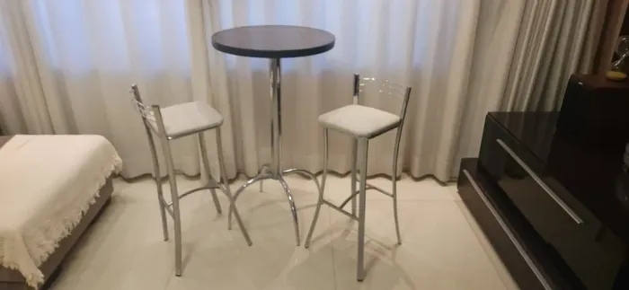 Mesa bistrô com 2 cadeiras