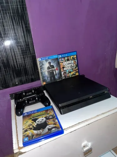 Playstation 4 slim 