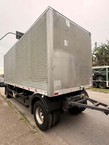 Carreta baú Julieta facchini 2 eixos 2011 