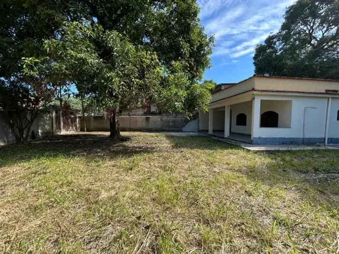 Vende-se excelente casa em Magé