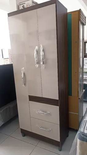 Roupeiro 3 Portas com 2 Gavetas-Novo