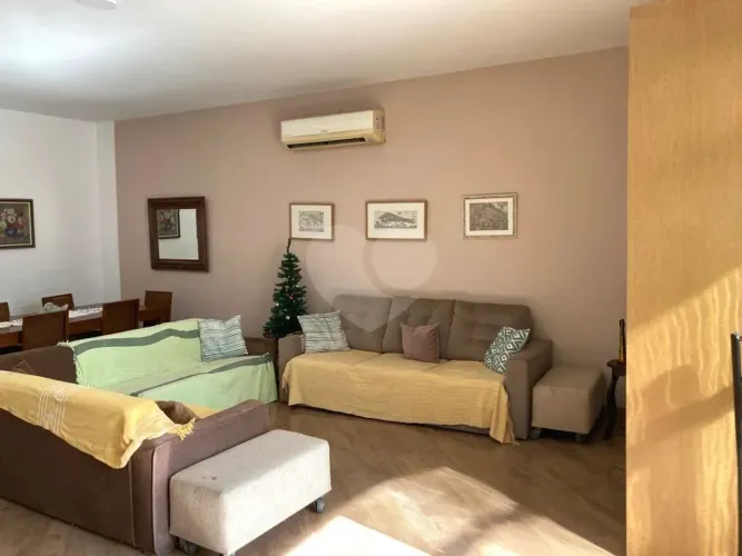 Cobertura à venda com 5 quartos, sendo 1 suíte, no condomínio do Edifício Hermogeneo, Rio 