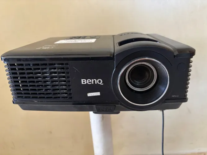 PROJETOR BENQ MP512 ST 2200 LUMENS - Usado