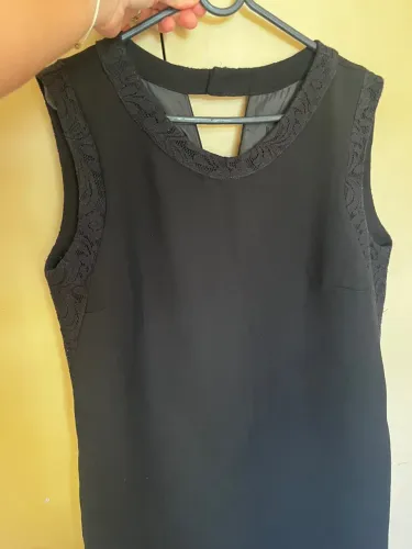 Vestido Preto com Detalhes em Renda