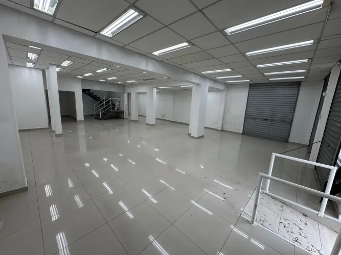 Sala comercial para locação na Av Getúlio Vargas