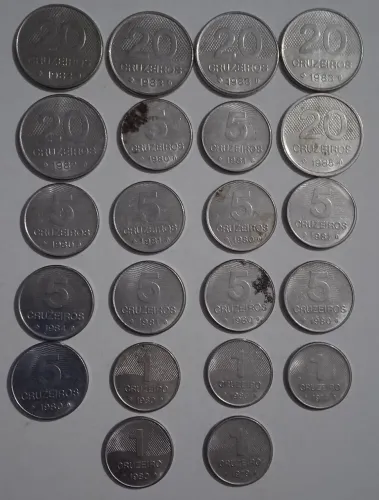 Lote com 22 Moedas Antigas de Cruzeiros