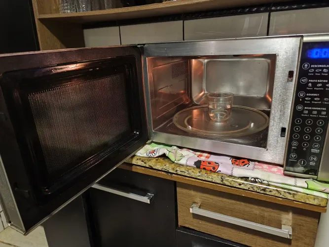 Vendo microondas Eletrolux inox espelhado 400,00