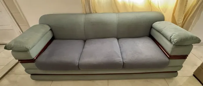 Sofá espaçoso com 2 poltronas