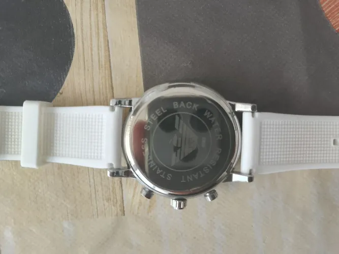 Relógio Unix Armani valor 400,00 aceito proposta aceito rolo de algo do meu interesse 