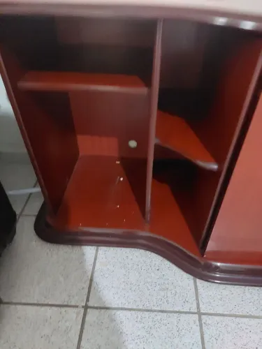 Vendo 01 rack muito bonito e espaçoso, somente não entrego