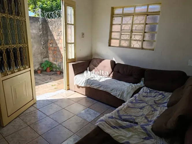 Casa com 2 quartos sendo 1 suíte disponível para venda no bairro Jardim Ipanema em Uberlân