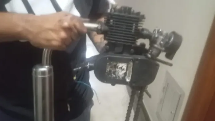 Motor 2T, cabeçote duplo semi-novo (Precisa de pequeno reparo)