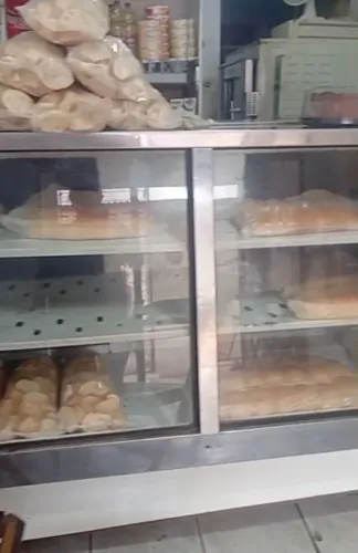 Vendo tudo para padaria forno elétrico, expositor, silindro