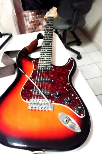 Guitarra Giannini Nova