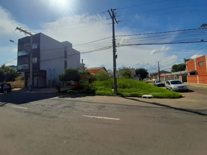 Terreno com 240m²