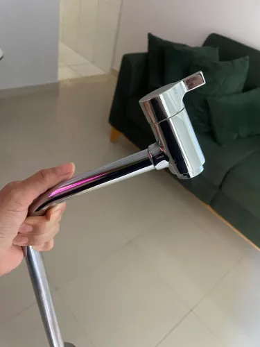 Vendo torneira cozinha c chuveirinho inox seminova R$ 130.00 reais