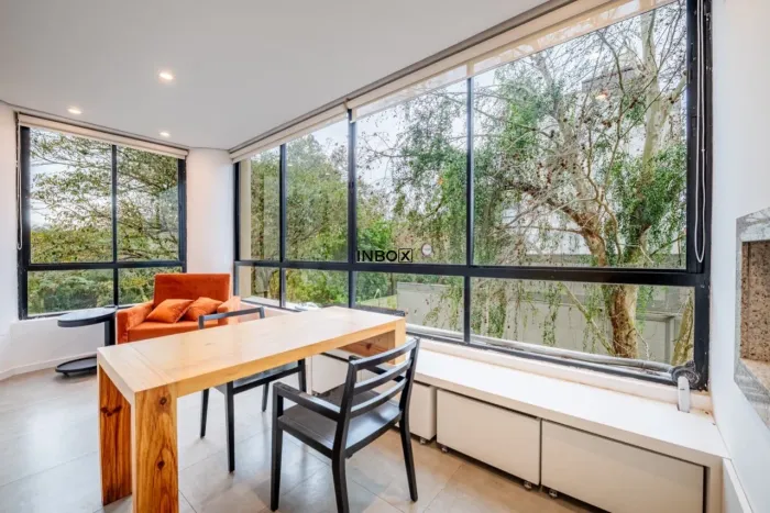 Apartamento reformado 1 dormitório em Porto Alegre na Av. Dr. Nilo Peçanha para alugar.
