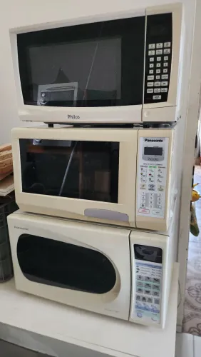 3 microondas com avarias