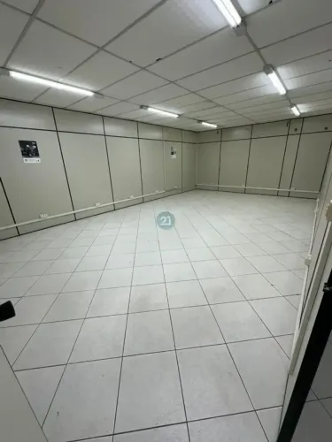 Alugo Galpão em São José-SC, bairro Barreiros, com área disponível de 1.400,00m²