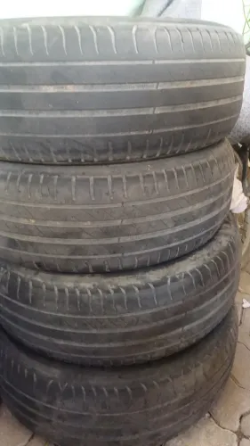 PNEU MICHELIN 185/60/15 USADO.