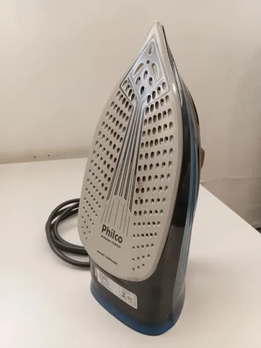 Ferro de passar roupa, Philco Steam Force. Conservado. Liga, mas não esquenta.