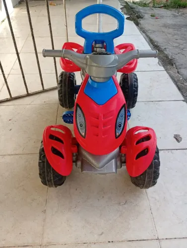 Vende se um carrinho pra passeio pouco usado do homem aranha pra desapega desolcupar espaç