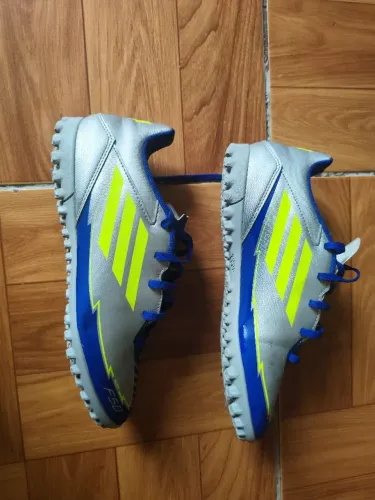 Chuteira Adidas nova