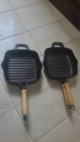 Kit com 4 Frigideira De Ferro Grill 22x22 Quadrada em aço fundido 