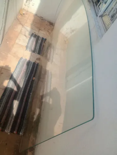 Peça de vidro para mesa