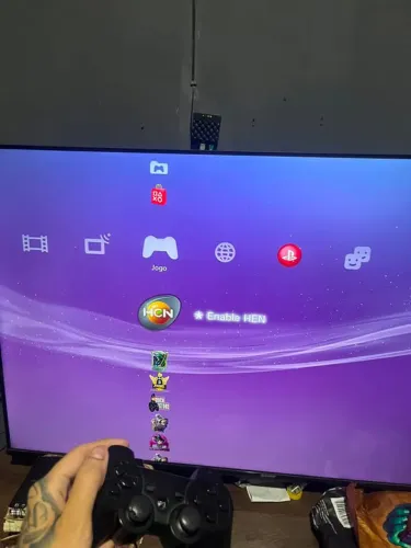 PlayStation três desbloqueado com dois controles
