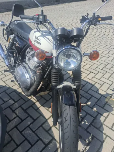 Moto muito  nova  e bem cuidada