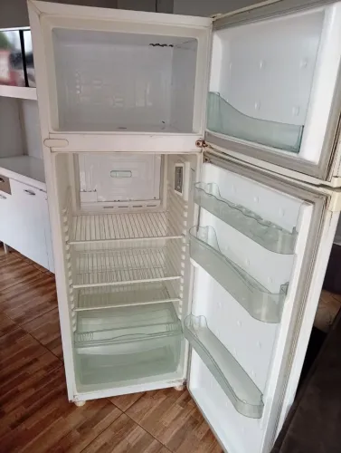 Geladeira dúplex perfeita funcionando dou garantia entrego
