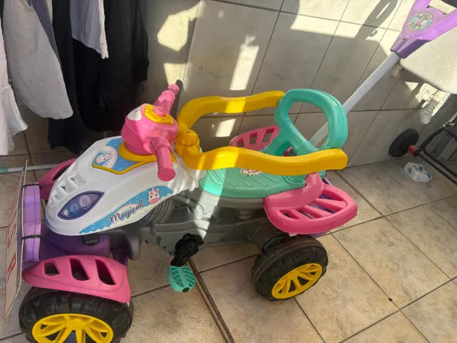 Quadriciclo menina