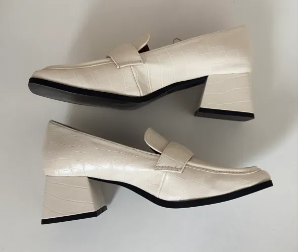 Mocassim Zara Croco | bico quadrado | salto bloco | off-white | tam. 35