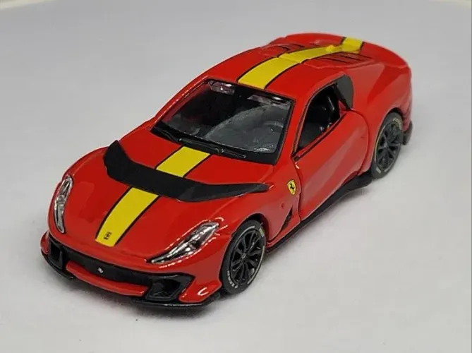 Carrinho Miniatura Bburago Ferrari 812 Competzione Escala 1:64
