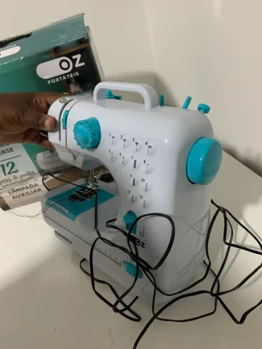 Máquina de costura portátil